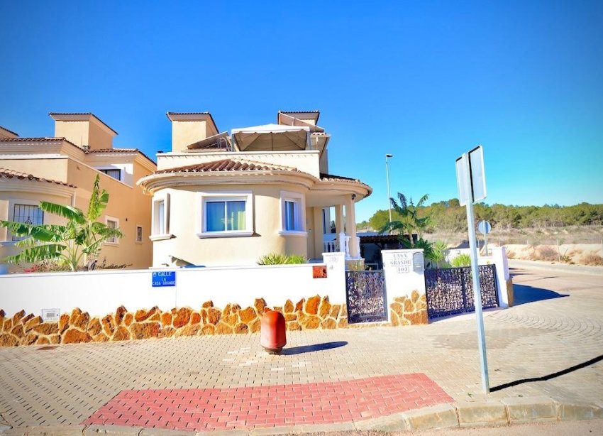 Resale - Villa - San Miguel de Salinas - Residencial los flamencos