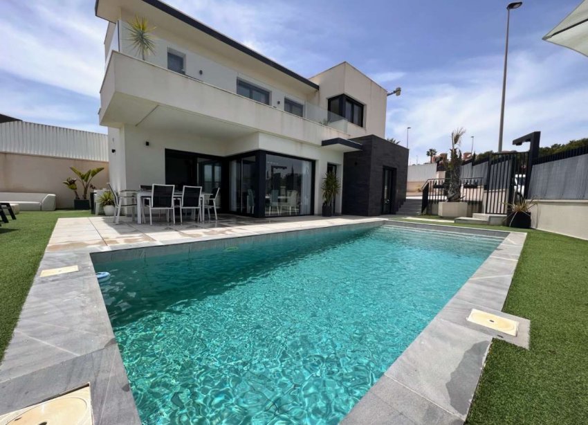 Resale - Villa - San Miguel de Salinas - San Miguel De Salinas