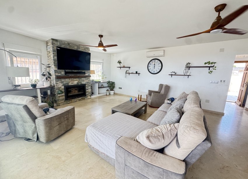 Resale - Villa - San Miguel de Salinas