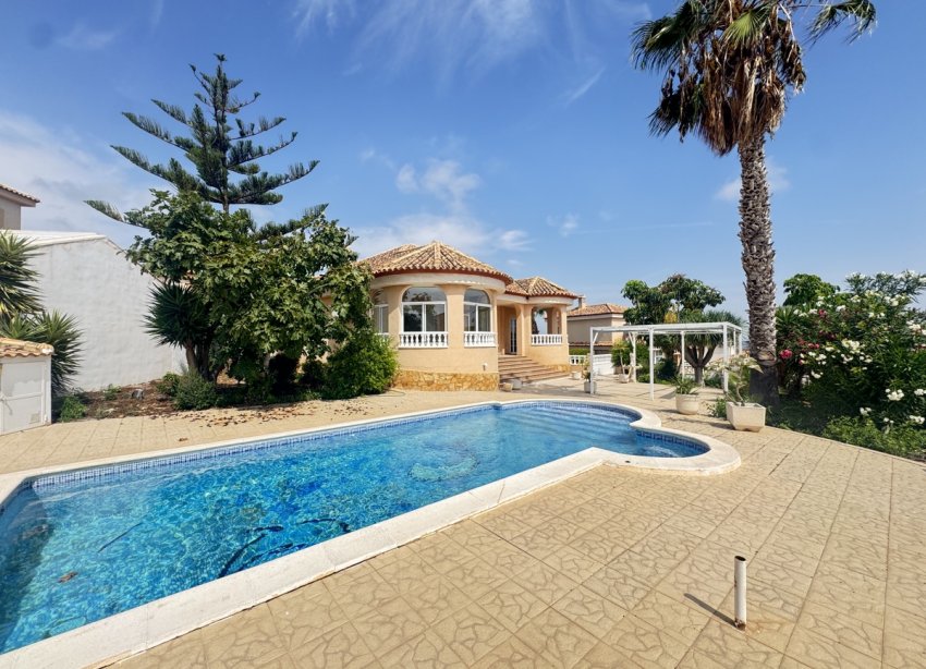 Resale - Villa - San Miguel de Salinas
