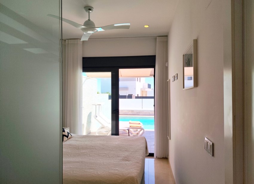 Resale - Villa - San Miguel de Salinas