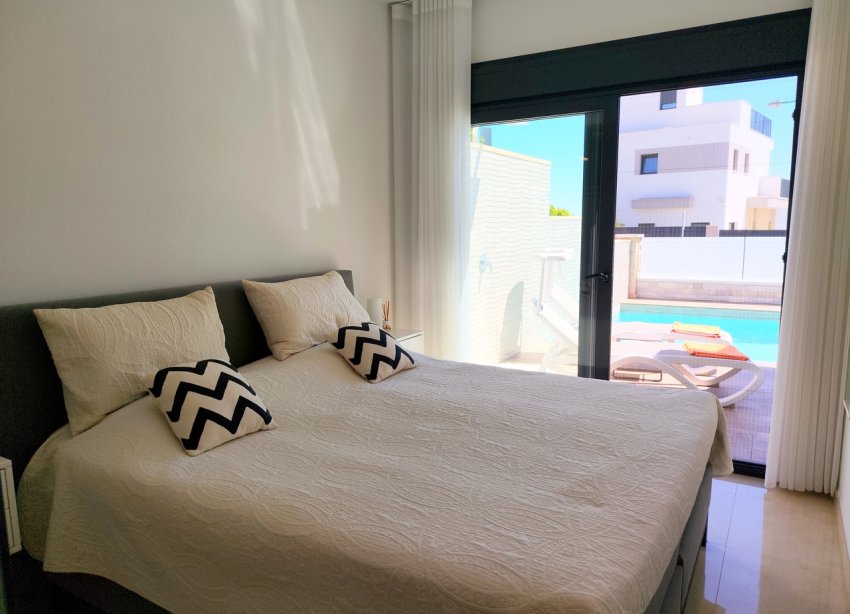 Resale - Villa - San Miguel de Salinas