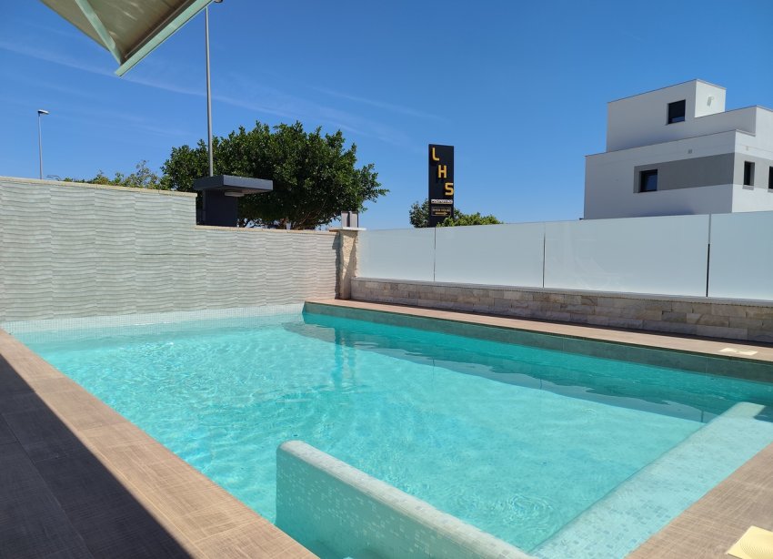 Resale - Villa - San Miguel de Salinas