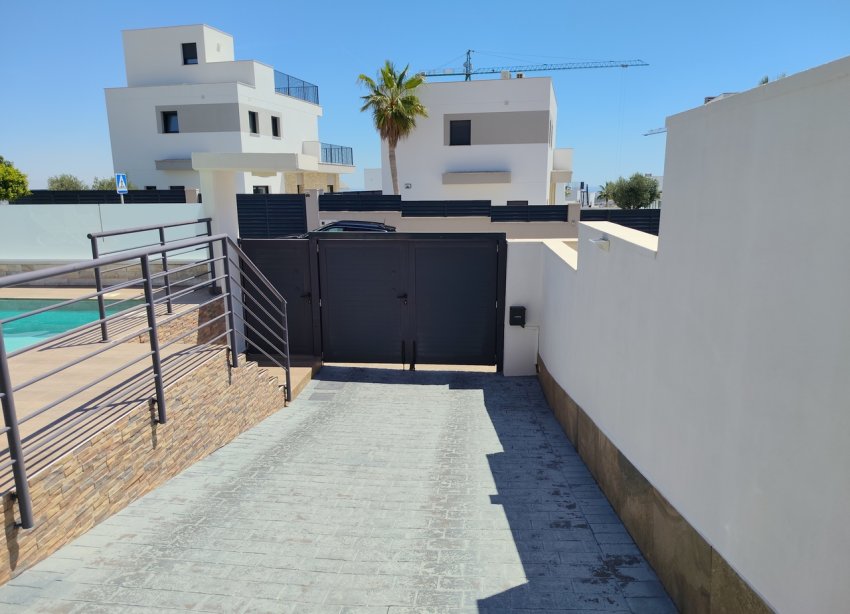 Resale - Villa - San Miguel de Salinas