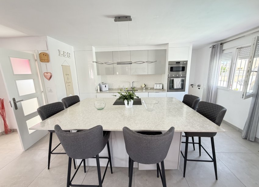 Resale - Villa - San Miguel de Salinas