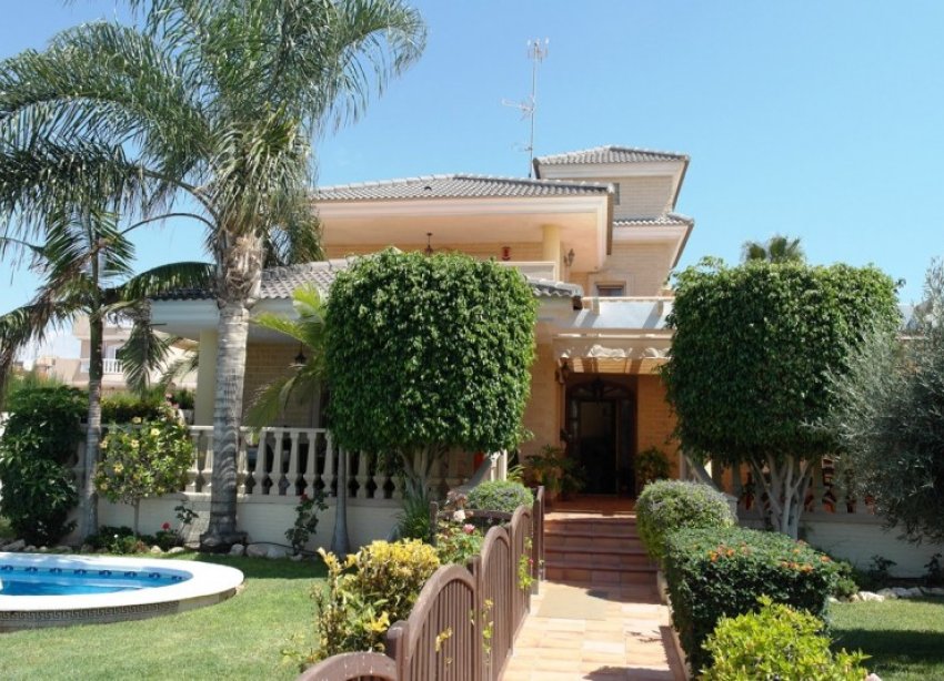 Resale - Villa - Torrevieja - Aguas Nuevas