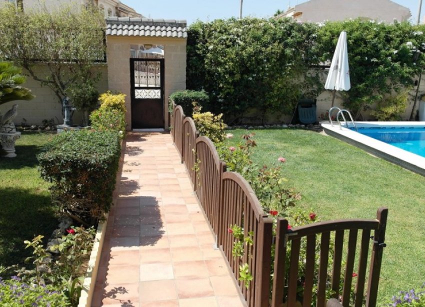 Resale - Villa - Torrevieja - Aguas Nuevas