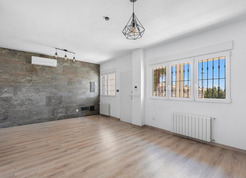 Resale - Villa - Torrevieja - Aguas Nuevas