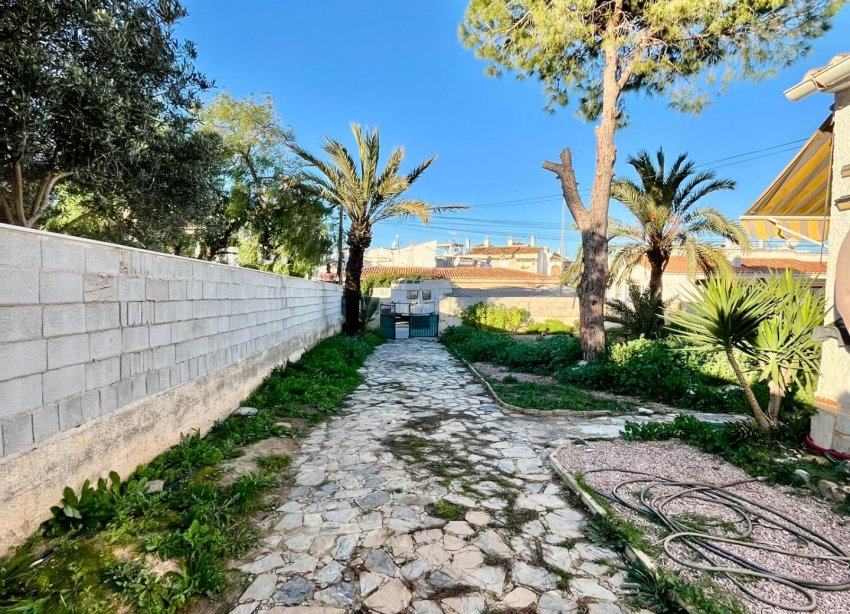 Resale - Villa - Torrevieja - Aguas Nuevas