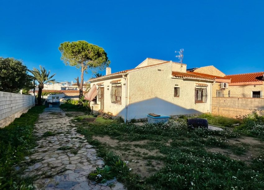 Resale - Villa - Torrevieja - Aguas Nuevas