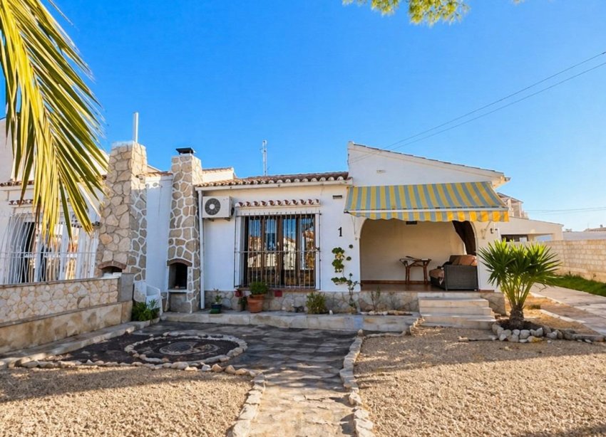 Resale - Villa - Torrevieja - Aguas Nuevas