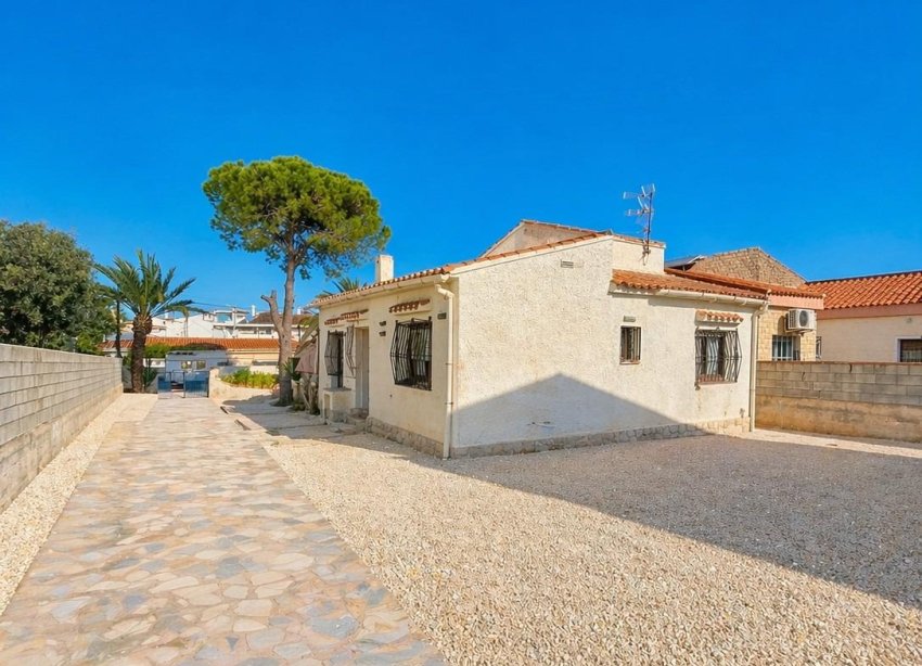 Resale - Villa - Torrevieja - Aguas Nuevas