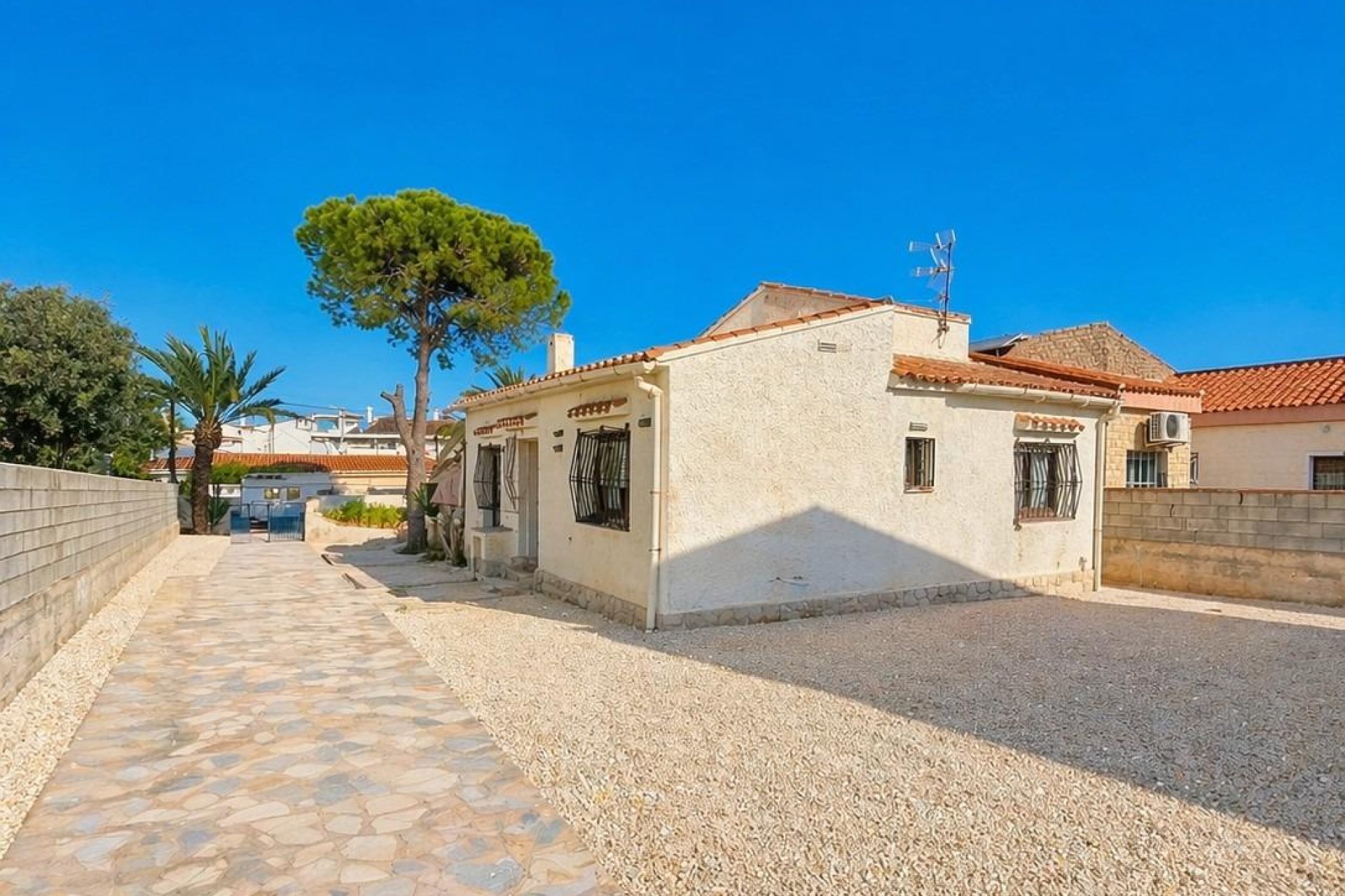 Resale - Villa - Torrevieja - Aguas Nuevas