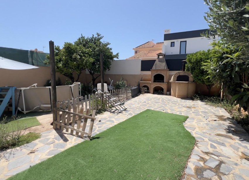 Resale - Villa - Torrevieja - Aguas Nuevas