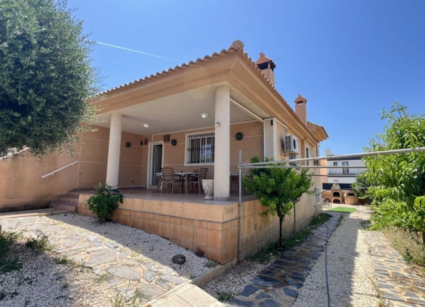 Resale - Villa - Torrevieja - Aguas Nuevas