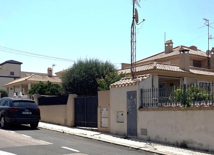 Resale - Villa - Torrevieja - Aguas Nuevas