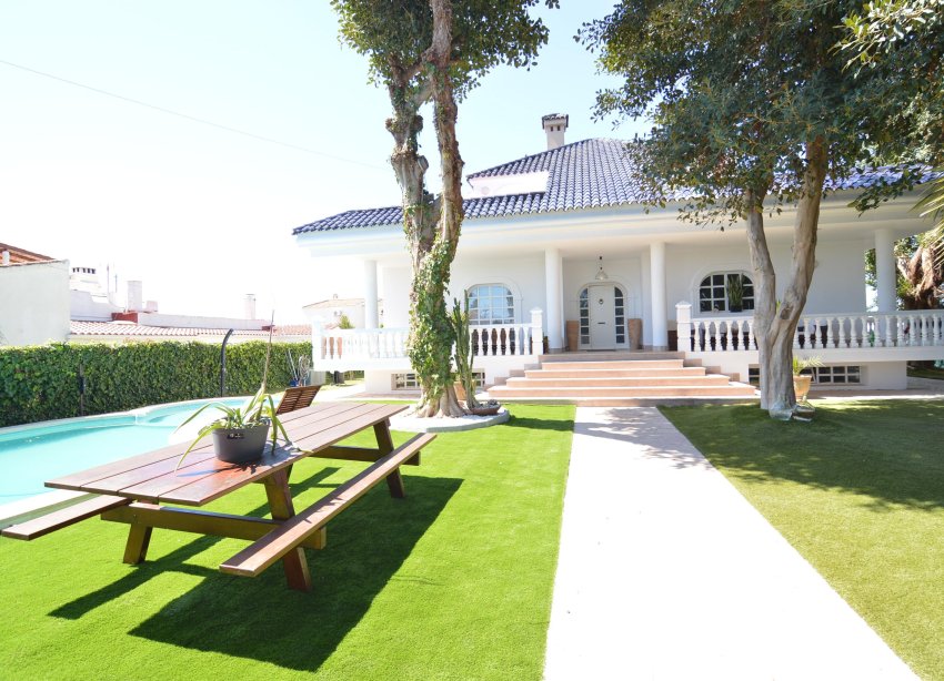 Resale - Villa - Torrevieja - Centro