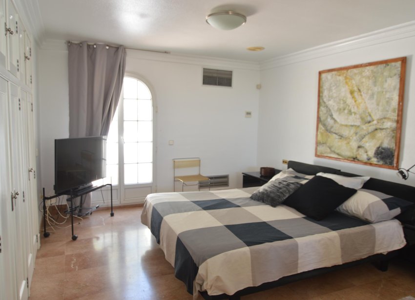 Resale - Villa - Torrevieja - Centro