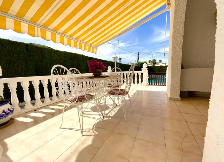 Resale - Villa - Torrevieja - Centro