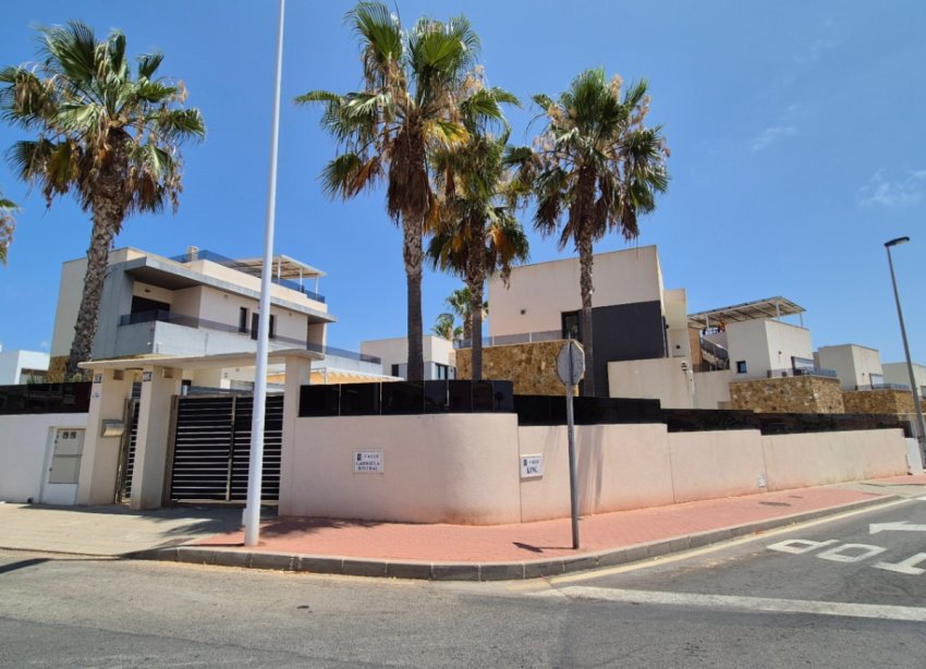 Resale - Villa - Torrevieja - Costa Blanca