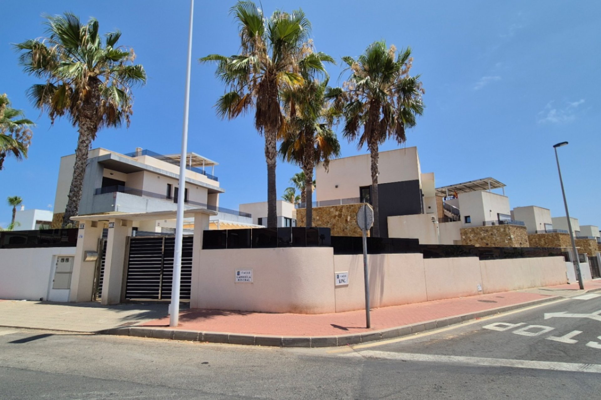 Resale - Villa - Torrevieja - Costa Blanca