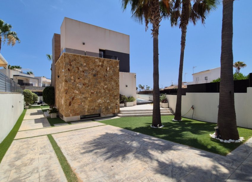 Resale - Villa - Torrevieja - Costa Blanca