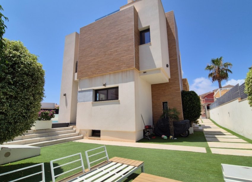 Resale - Villa - Torrevieja - Costa Blanca