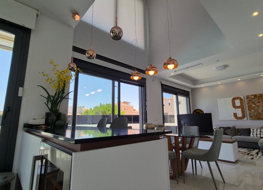 Resale - Villa - Torrevieja - Costa Blanca