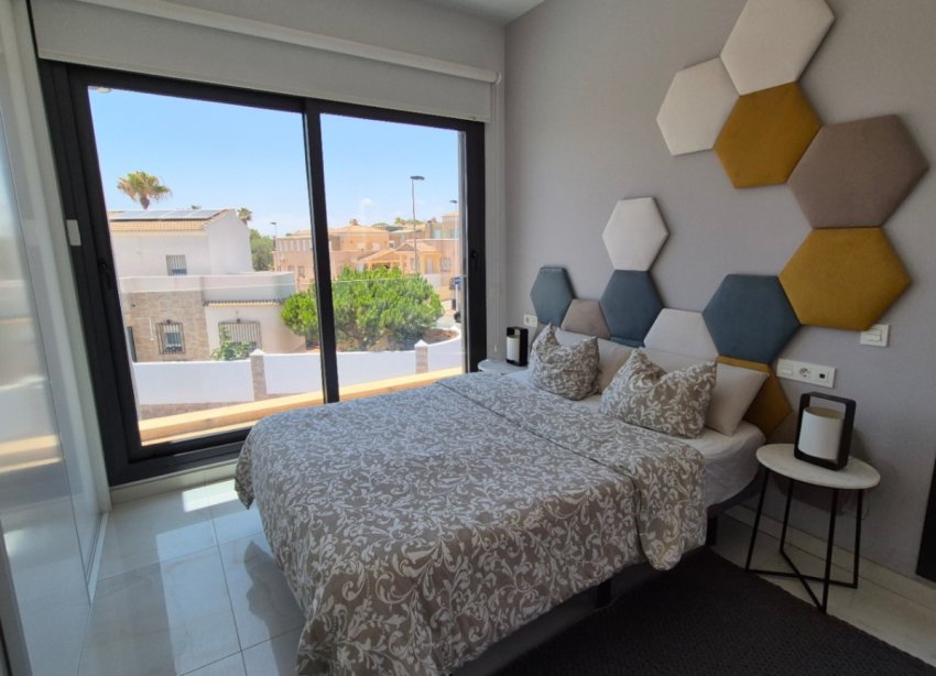 Resale - Villa - Torrevieja - Costa Blanca