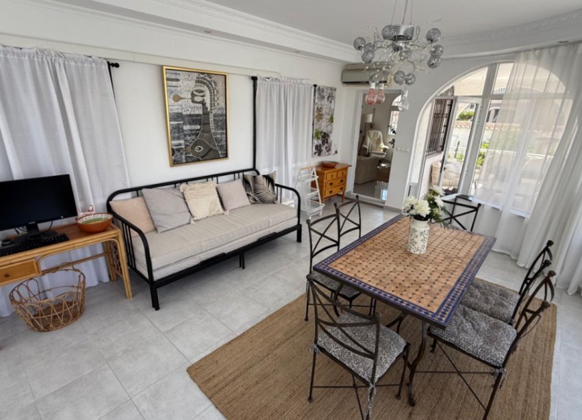 Resale - Villa - Torrevieja - Costa Blanca