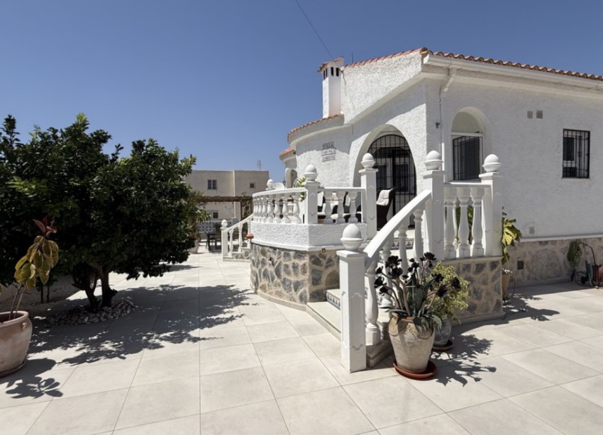 Resale - Villa - Torrevieja - Costa Blanca