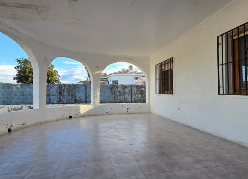 Resale - Villa - Torrevieja - El Chaparal