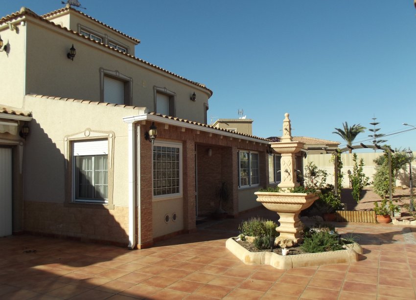 Resale - Villa - Torrevieja - El Chaparral