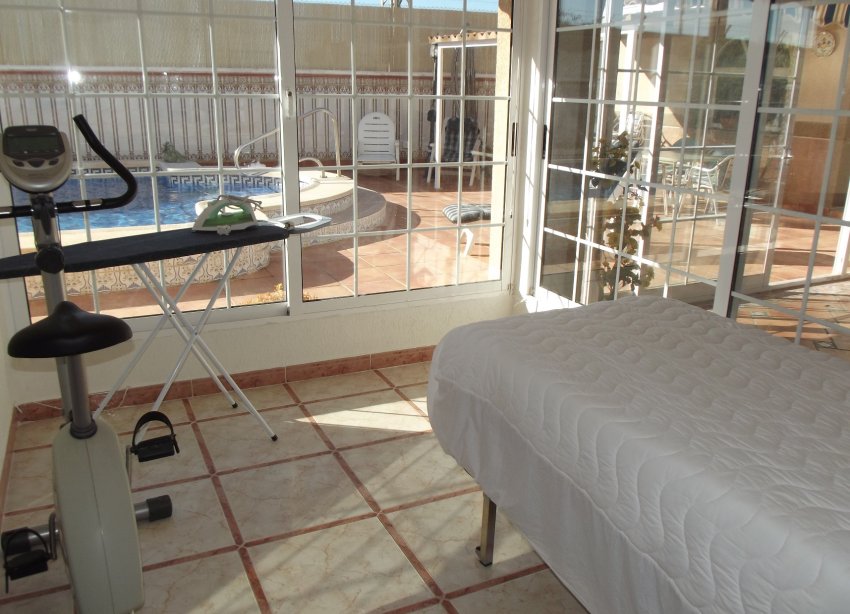 Resale - Villa - Torrevieja - El Chaparral