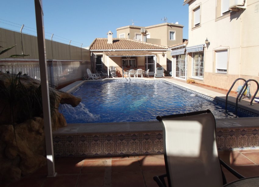 Resale - Villa - Torrevieja - El Chaparral