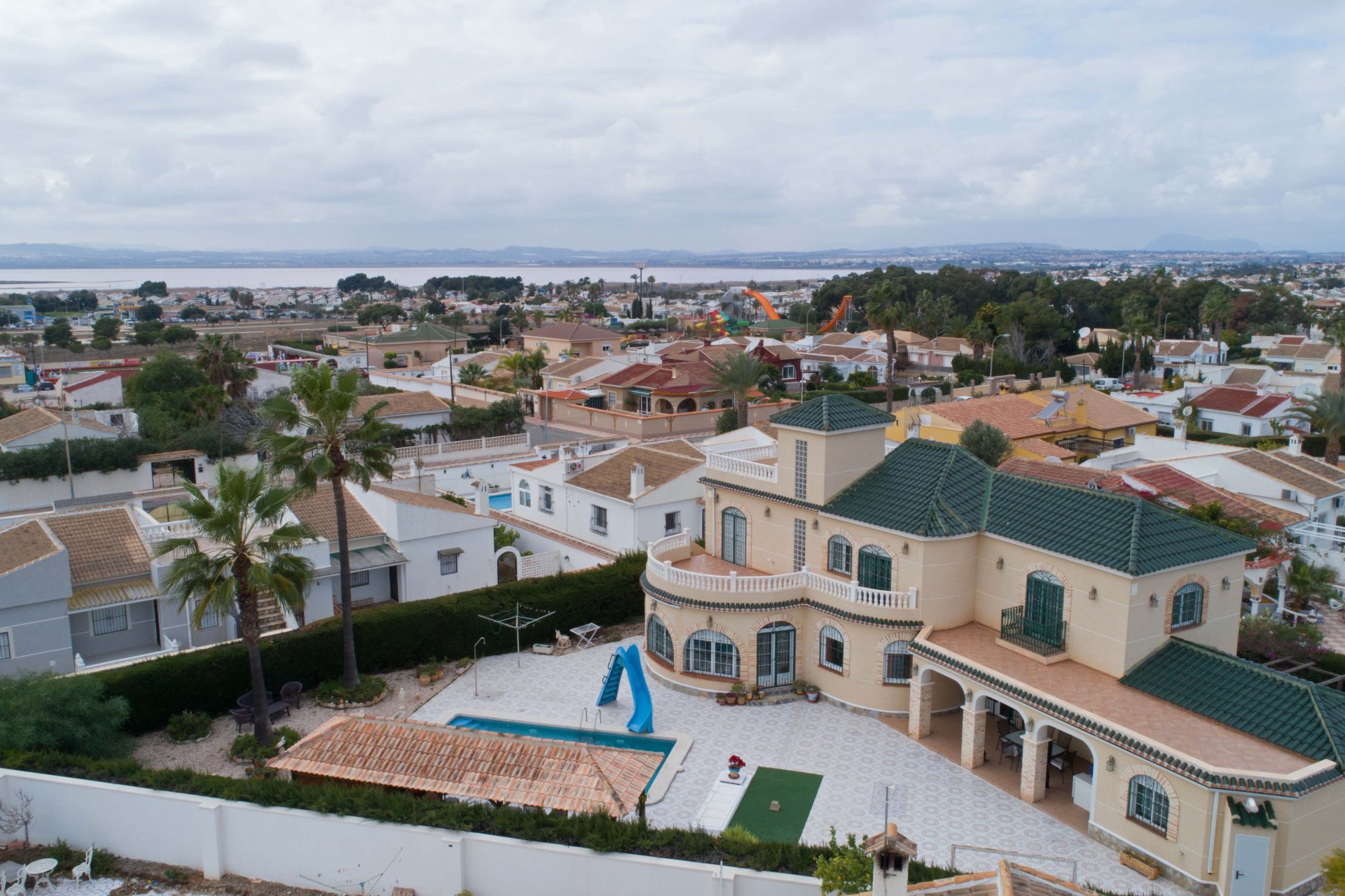 Resale - Villa - Torrevieja - El Chaparral