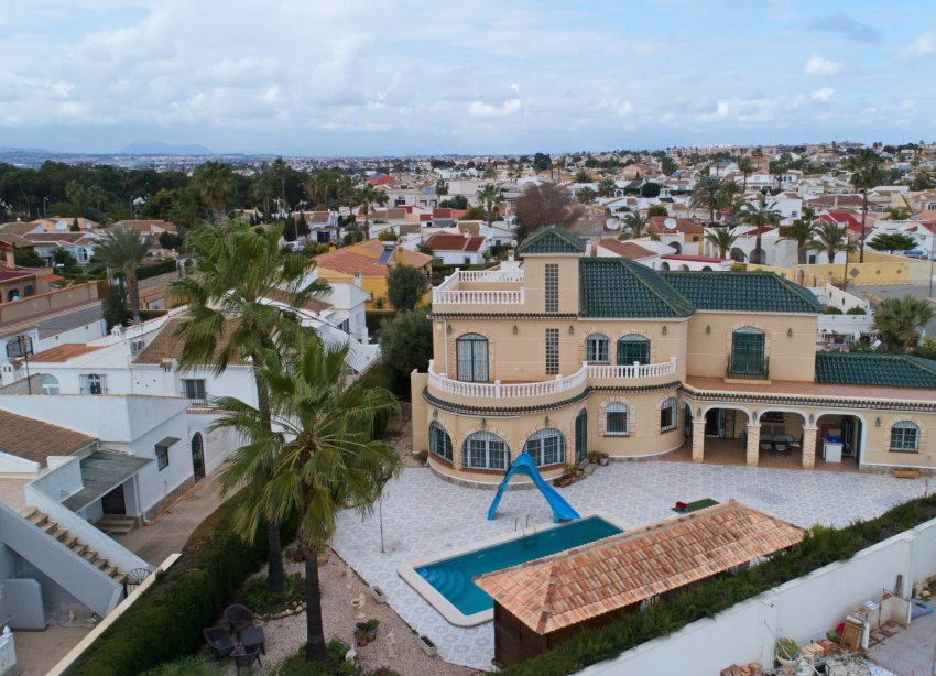 Resale - Villa - Torrevieja - El Chaparral