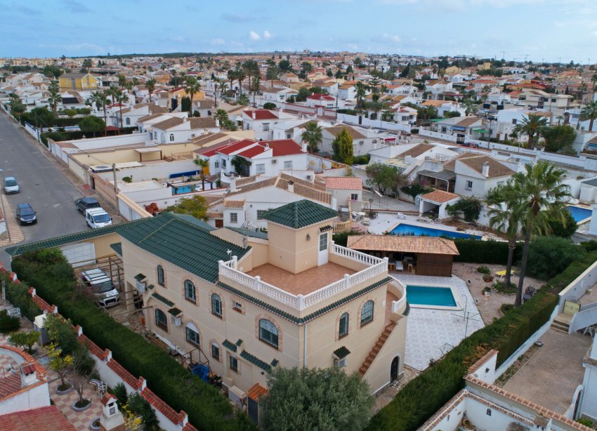 Resale - Villa - Torrevieja - El Chaparral