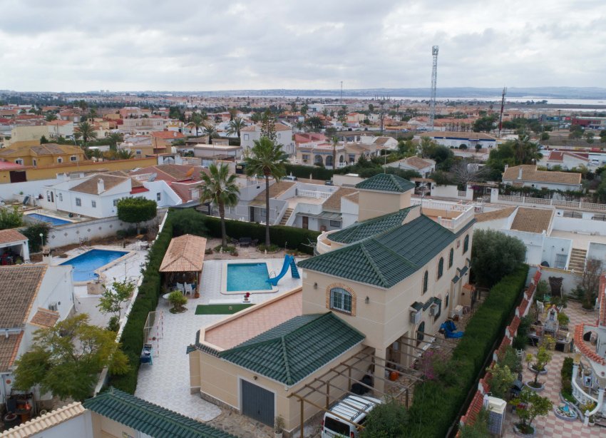 Resale - Villa - Torrevieja - El Chaparral