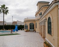 Resale - Villa - Torrevieja - El Chaparral