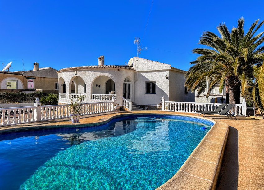 Resale - Villa - Torrevieja - El Chaparral