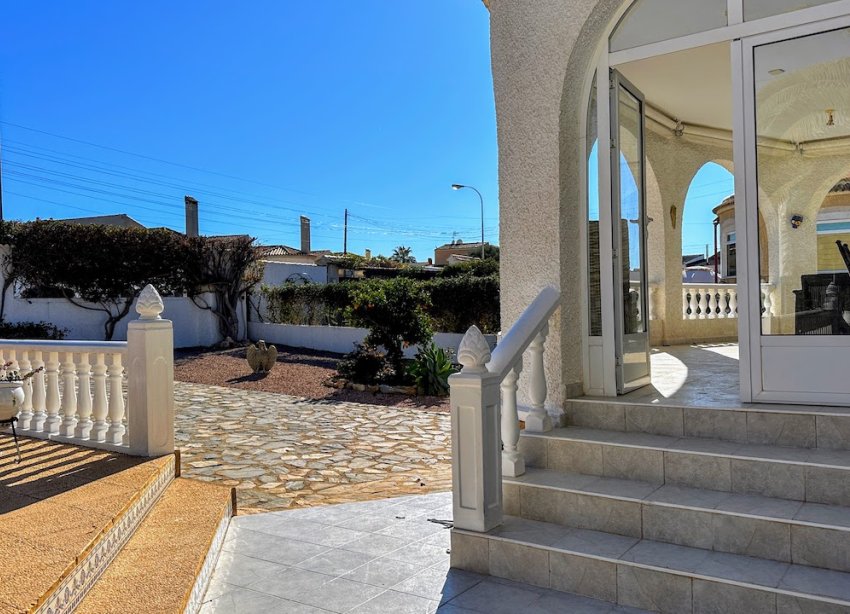 Resale - Villa - Torrevieja - El Chaparral