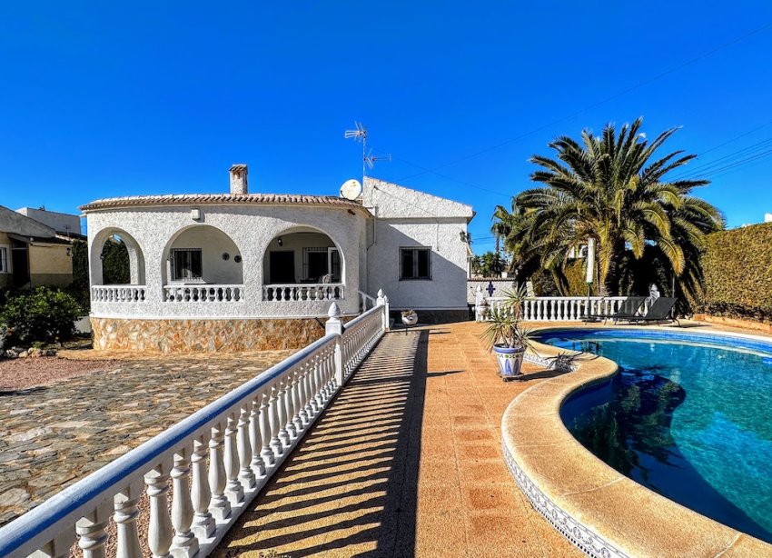 Resale - Villa - Torrevieja - El Chaparral