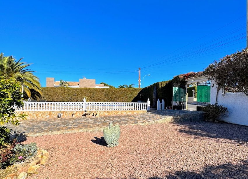 Resale - Villa - Torrevieja - El Chaparral