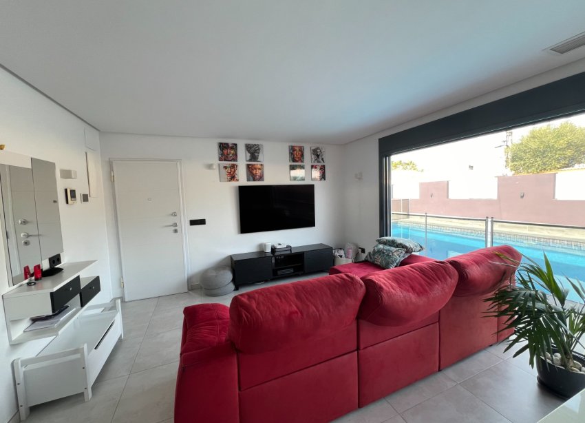 Resale - Villa - Torrevieja - El Chaparral