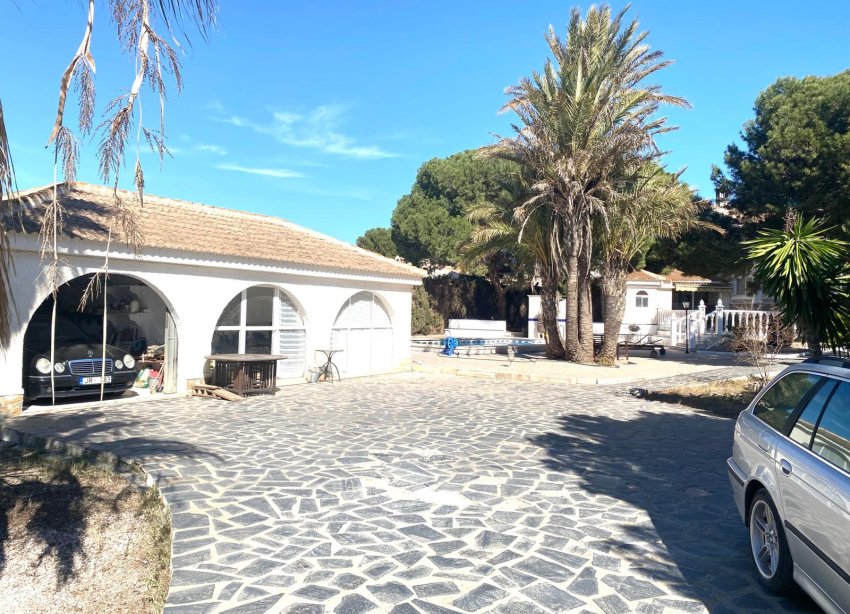 Resale - Villa - Torrevieja - El Chaparral