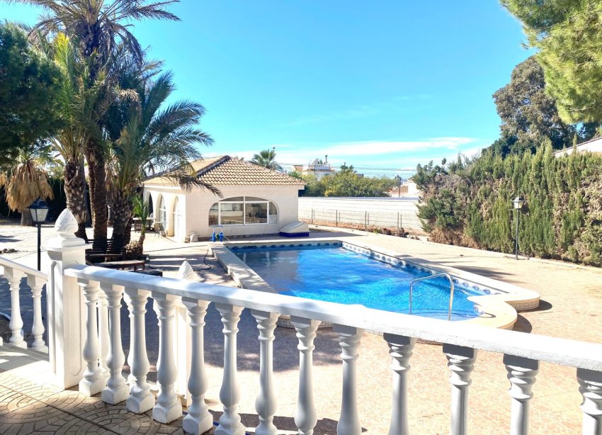 Resale - Villa - Torrevieja - El Chaparral