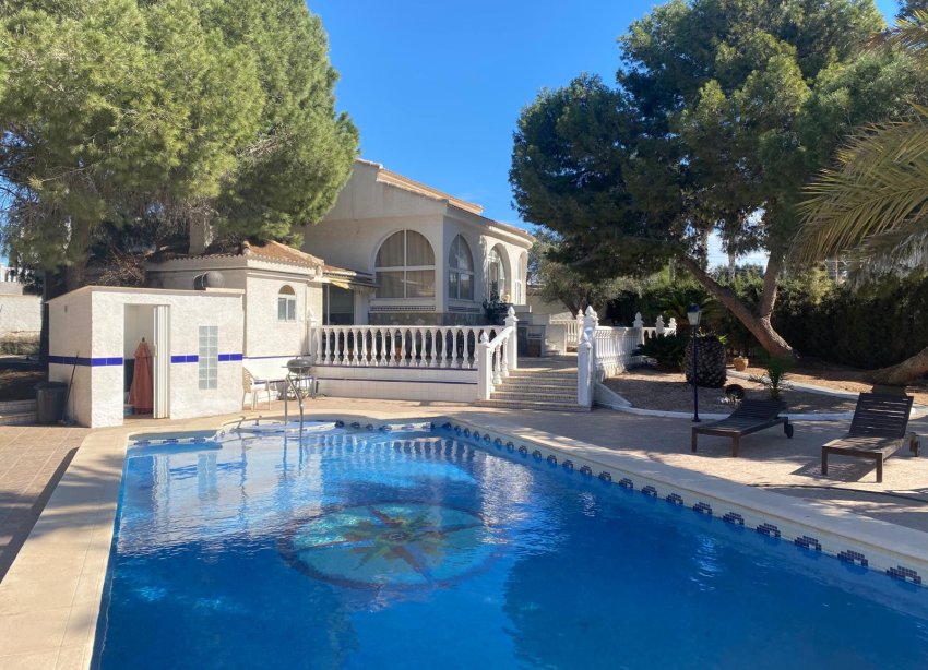 Resale - Villa - Torrevieja - El Chaparral