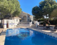 Resale - Villa - Torrevieja - El Chaparral