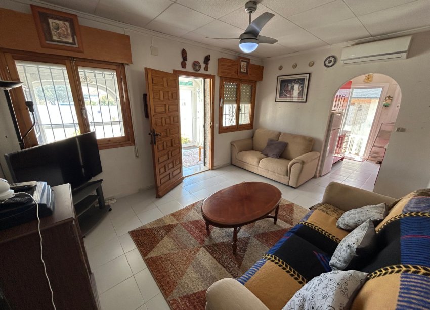 Resale - Villa - Torrevieja - El Chaparral